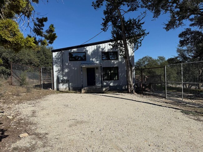 Building Photo - NEW ON MARKET