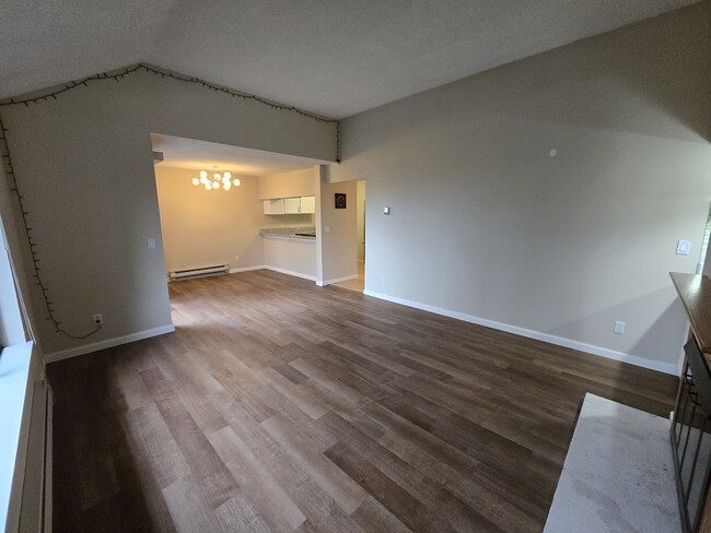 family room and dining area - 3740 Lake Washington Blvd SE