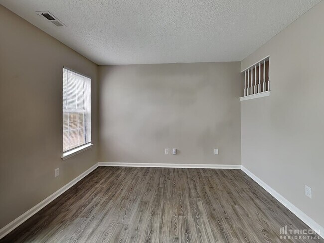 Building Photo - 11136 White Stag Dr