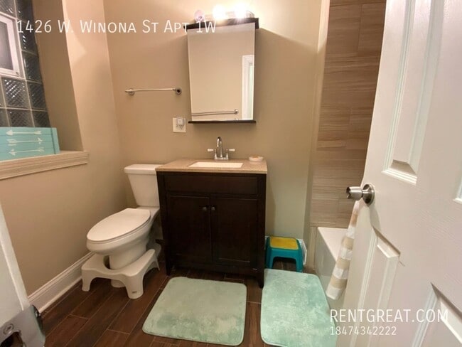 Building Photo - 1426 W Winona St