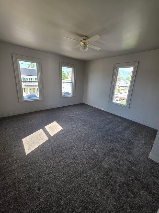 Building Photo - 116 Linden Ave