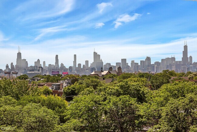 Building Photo - 2443 N Western Ave