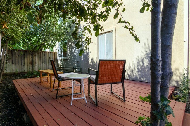 Building Photo - 171 Fennel Ct