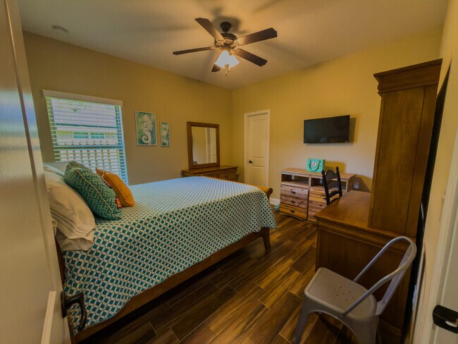 Building Photo - 2512 Cove Rd