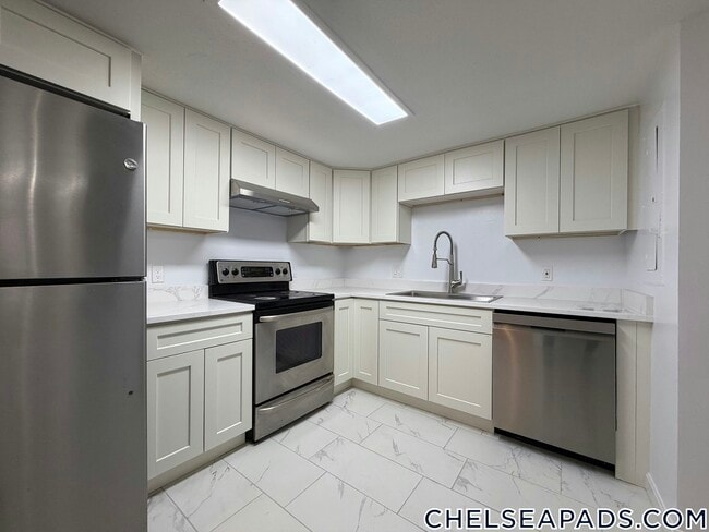 Building Photo - 165 Cottage St