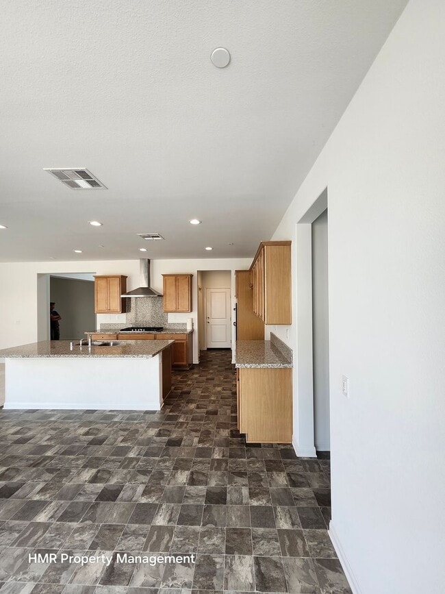 Building Photo - Beautiful two story 5 bedroom in ontario R...