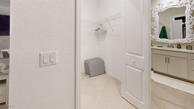 Building Photo - 15375 Grn Acrs Ave