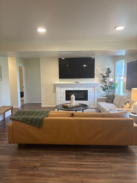 Building Photo - 304 Post Oak Dr
