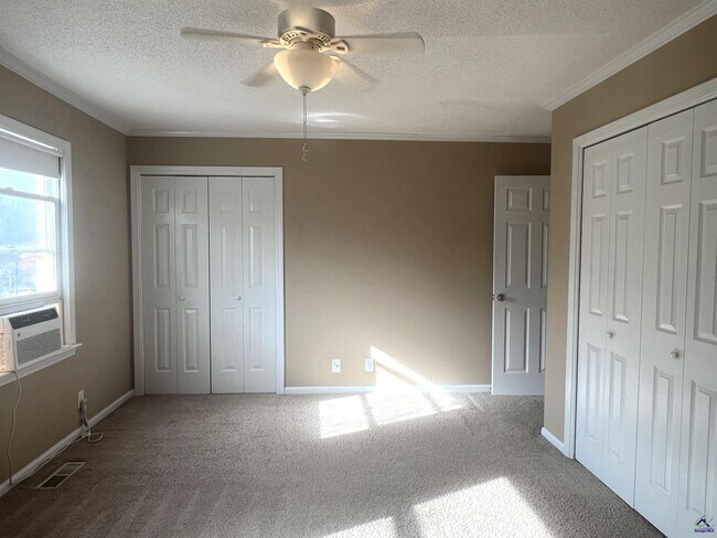 Building Photo - 137 N Springs Ct