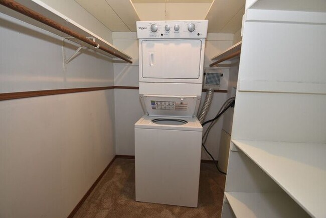 Building Photo - South Bend's Topsfield 1 bedroom Condo for...