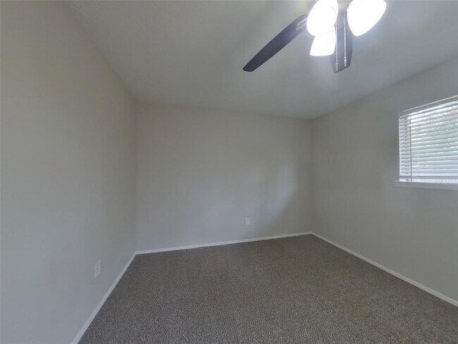 Building Photo - 9614 Crooked Wood Ln