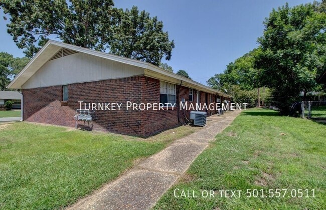 Building Photo - 2 E Laramie Dr