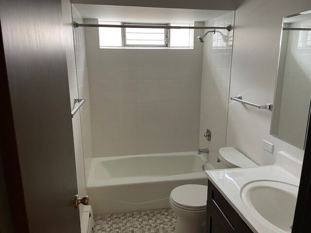 Building Photo - 7730 Wildwood Ct