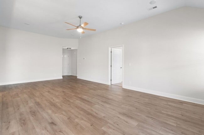 Building Photo - 1402 Dan Brown Dr