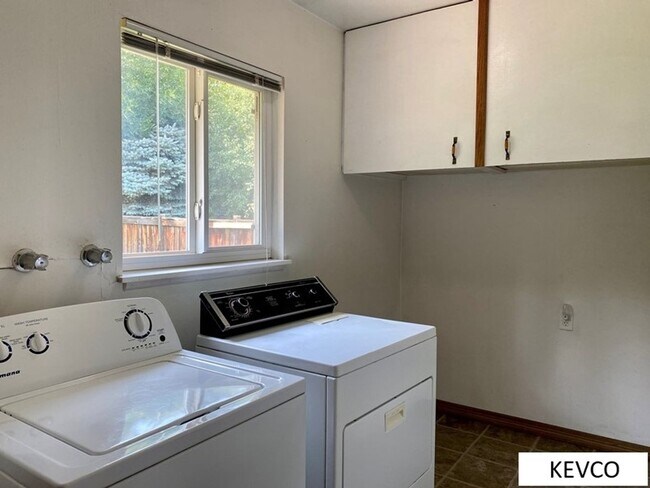 Building Photo - Wide Ranch Home in Campus West Near Foothills