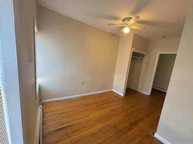 Building Photo - Spacious 4-bedroom house