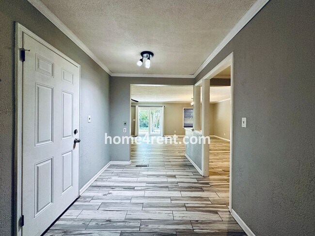Building Photo - Overland Park Ranch w/ Wood Floors, Update...