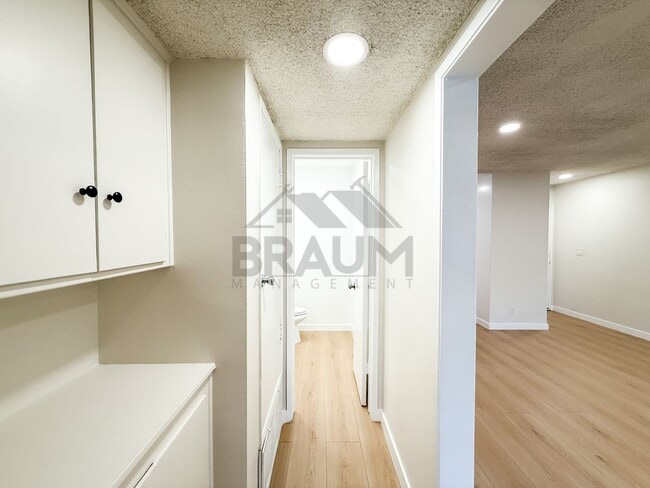 Building Photo - 6041 Whitsett Ave