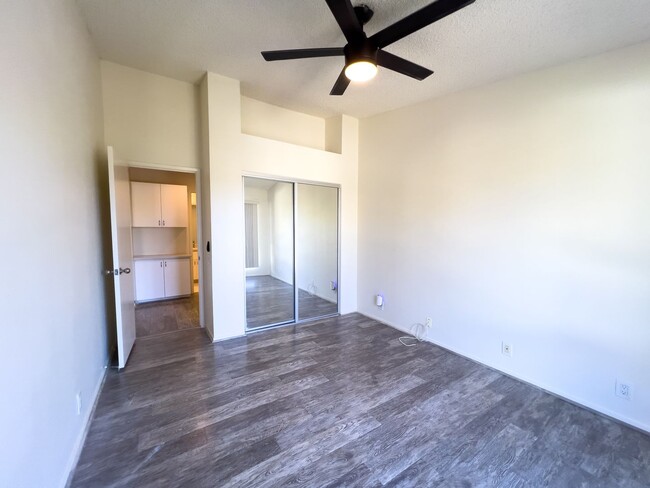 Building Photo - RENT SPECIAL $500 OFF 1ST MONTH'S RENT! 2B...