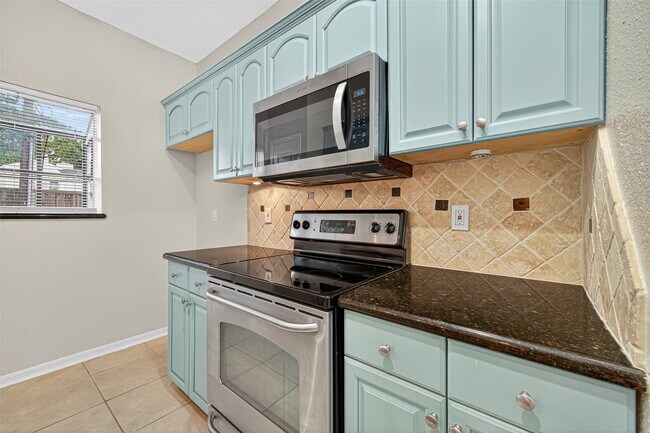 Building Photo - 9850 Pagewood Ln