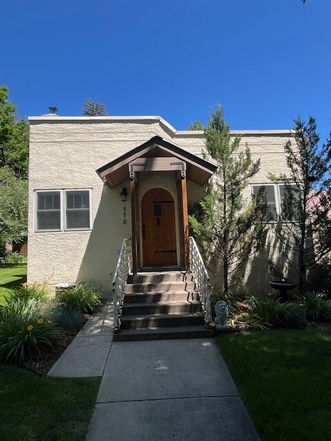 Primary Photo - 978 E 5th Ave