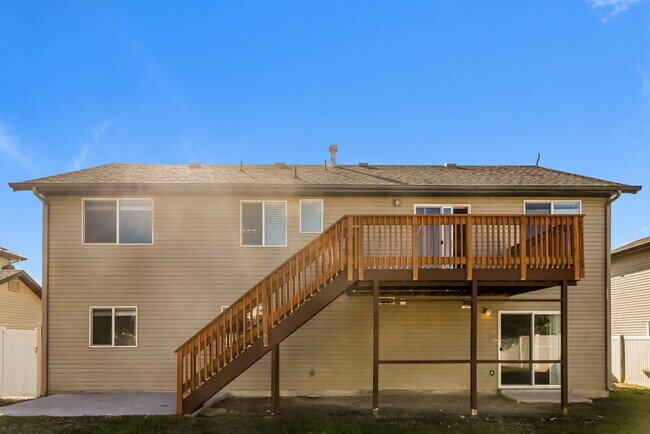 Building Photo - 996 W Fox Holw Dr