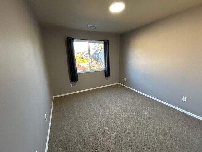 Building Photo - Bright 4-Bedroom Home with A/C, Office & Access to Vibrant Community Amenities Near Riverbend Park