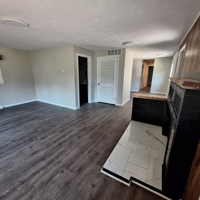 Building Photo - 5662 Park St