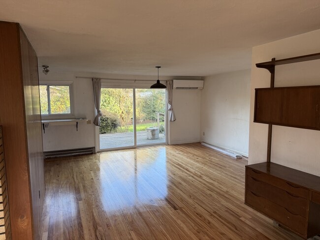 Building Photo - 3525 River Rd