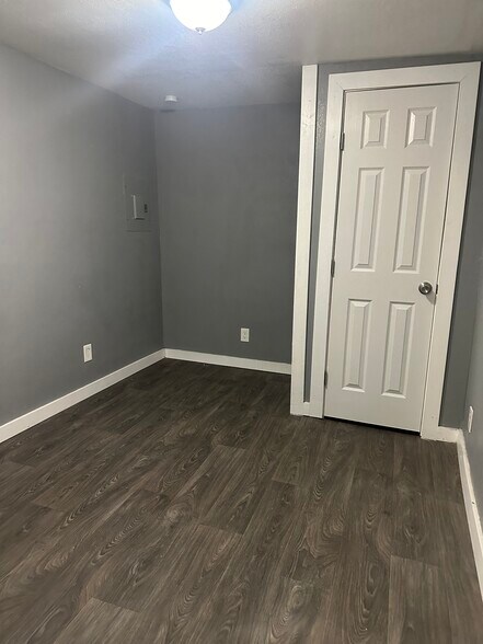 Building Photo - 311 Glamis Ave