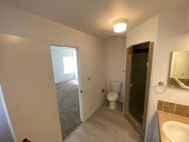 Building Photo - 5201 Sweetwater Dr NW