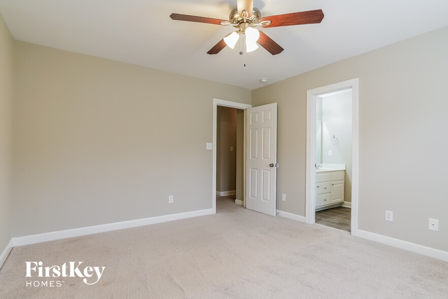 Building Photo - 1000 Caladium Dr