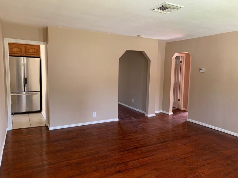 Building Photo - 1320 3 Ranch Rd