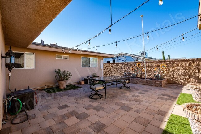 Building Photo - FURNISHED POOL HOME FOR APRIL 2026