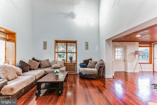 Primary Photo - 216 Columbia Ave