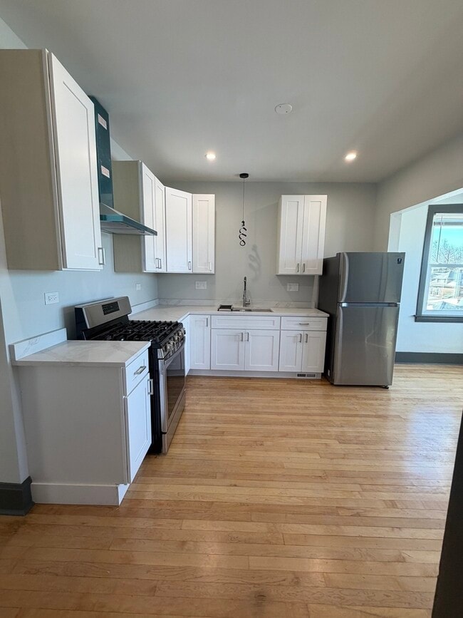 Building Photo - 1812 S 58th Ct