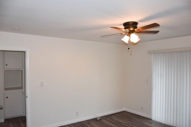 Building Photo - 411 S Kroeger St