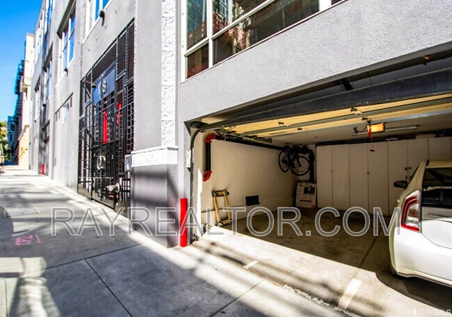 Building Photo - 18 Lansing St