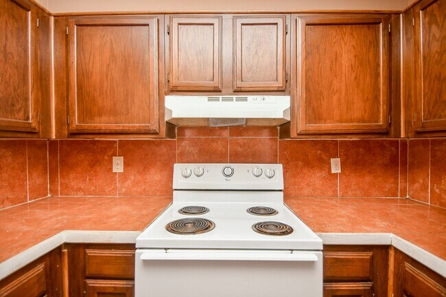 Building Photo - Nice duplex is back on the market