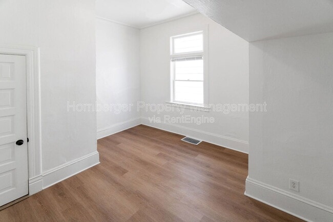 Building Photo - 1911 W 2nd Ave