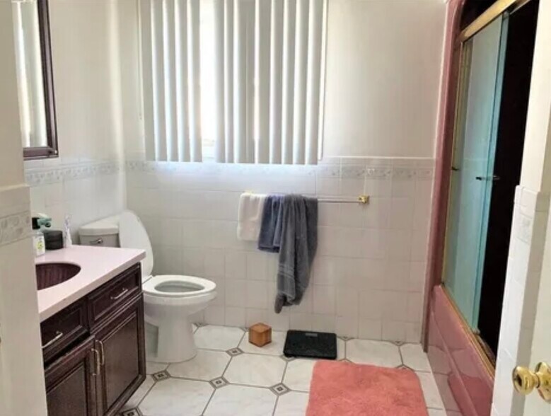 Building Photo - 309 Beacon St