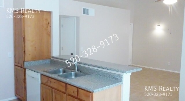 Building Photo - 5654 S Wood Crest Dr