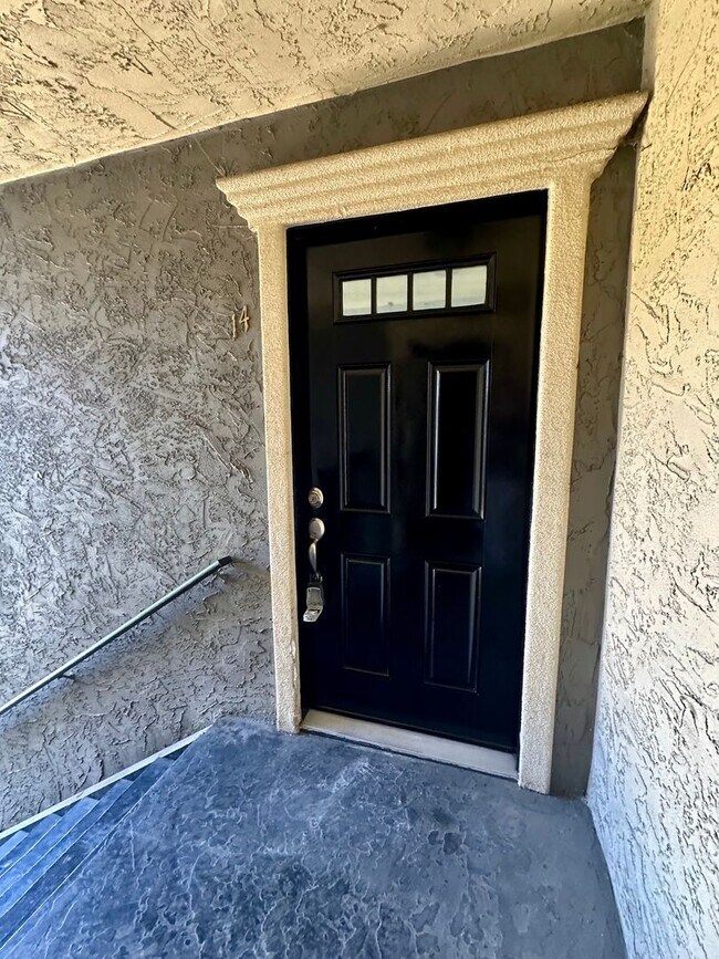 Building Photo - 321 Rancho Dr