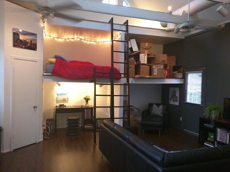 Building Photo - 1112 Welch St