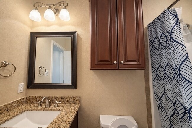 Building Photo - 811 S Wilson St