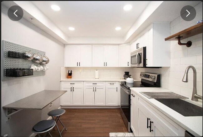 Building Photo - 255 Dolphin Point