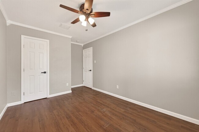 Building Photo - 1720 Old Creek Dr