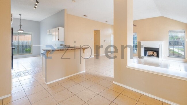 Building Photo - 4315 Lakebend W Dr