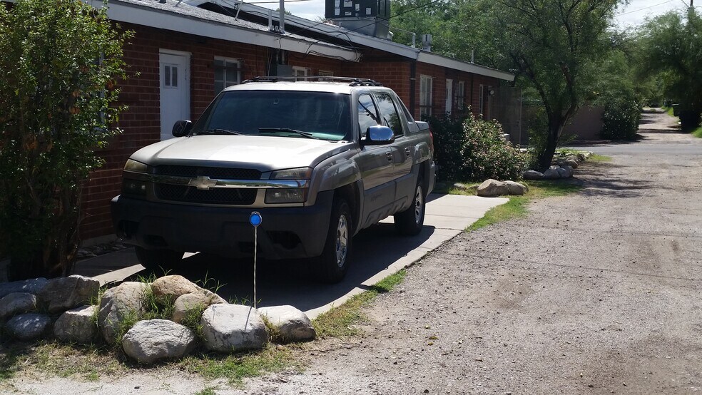 Exclusive parking included - 528 N Olsen Ave