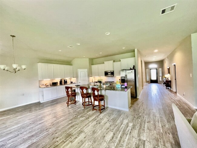 Building Photo - 23511 Villatora Dr